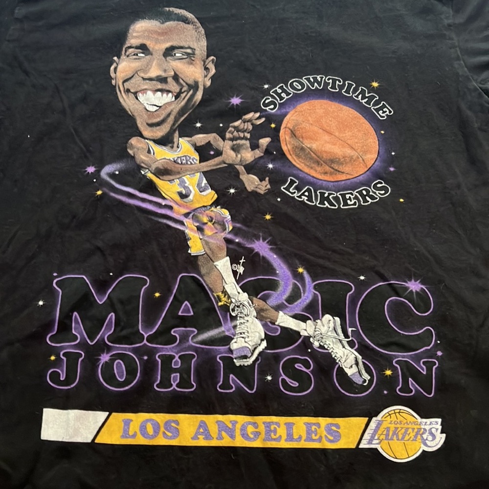 Men’s Los Angeles Lakers Magic Johnson Mitchell and Ness T-Shirt - Picture 3 of 5